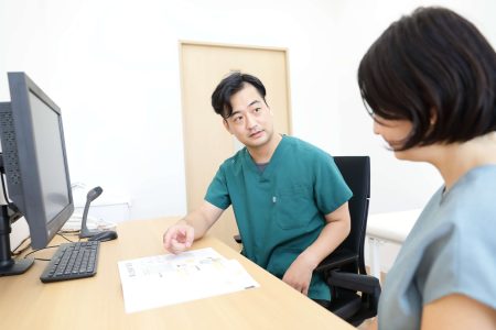 長引く腹痛には早めの受診を